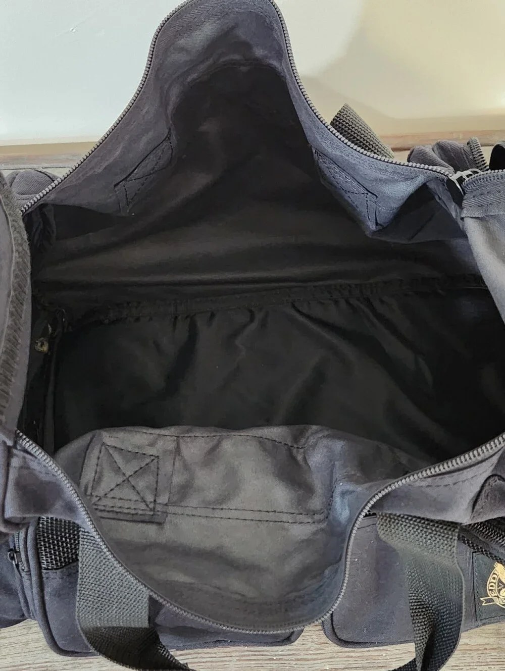 ✨️Eddie Bauer Black Cargo Duffel Bag 18